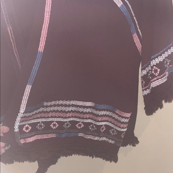 Knox Rose burgundy Embroidered kimono wrap size medium - Picture 4 of 9